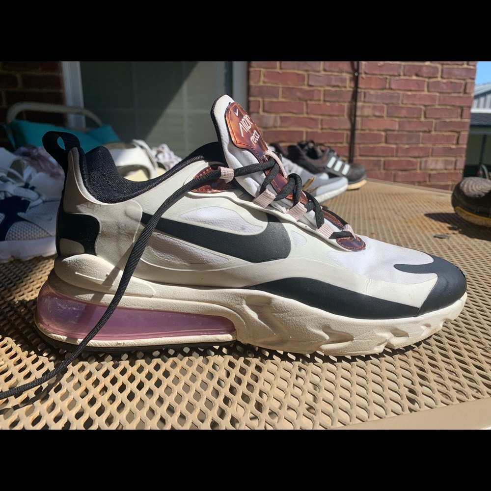 NIKE SNEAKERS
